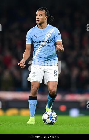 Etihad Stadium, Manchester, England am 25. November 2025. Nathan Ake von Manchester City während des Spiels Manchester City gegen Bayer 04 Leverkusen UEFA Champions League 2025/26 Phase MD5 im Etihad Stadium, Manchester, England am 25. November 2025 Credit: Harriet Massey/Every Second Media Credit: Every Second Media/Alamy Live News Stockfoto