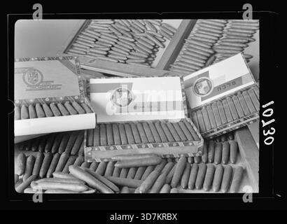 Probe von Zigarren aus der Zigarrenfabrik „de Hoas“ in Kfar ATA [jetzt Kiryat ATA]. Ein Teil der Sammlung jüdischer Fabriken in Palästina 1939 Stockfoto