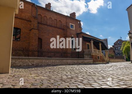 19. april 2025 Krakau, Polen. Der Hintereingang der alten Synagoge in Kazimierz. Stockfoto