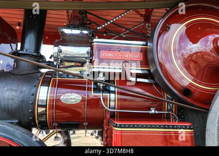 Detail eines Fowler Showmans Traktionsmotors auf der Smallwood Vintage Rally, Sandbach, Cheshire, England, Großbritannien Stockfoto