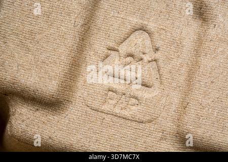 Mobius Recyclingschleife mit PAP 21-Kartonkennung. Für Recyclingkonzept. PAP 21 wird für Pappprodukte verwendet, PAP 20 für Kartonagen Stockfoto