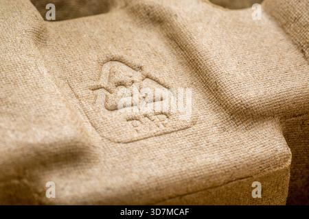 Mobius Recyclingschleife mit PAP 21-Kartonkennung. Für Recyclingkonzept. PAP 21 wird für Pappprodukte verwendet, PAP 20 für Kartonagen Stockfoto