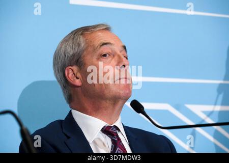 Westminster, London, Großbritannien. November 2025. Pressekonferenz der Reform Party UK: Reaktion auf den Haushalt. Nigel Farage. Quelle: Matthew Chattle/Alamy Live News Stockfoto