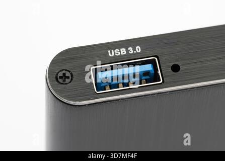 USB 3,0 Typ-A-Anschluss auf einem generischen elektronischen Gerät, blau codierte Stecker, Makroaufnahmemittel mit Hochgeschwindigkeits-Datenübertragung und Ladevorgang Stockfoto