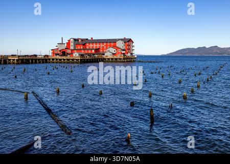 Blick auf das Cannery Pier Hotel & Spa am Columbia River - Astoria, Oregon, USA Stockfoto