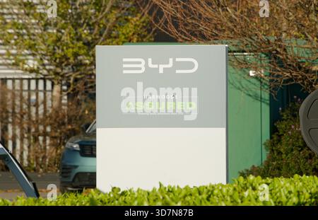Autohändler-Schild für BYD-Fahrzeuge. Stockfoto