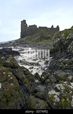 Malerische Ruinen von Dunure Castle aus dem 13. Jahrhundert, South Ayrshire Coast Schottland Abend Oktober Stockfoto