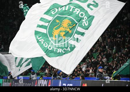 Lissabon, Portugal. 26. November 2025. Die Fans bejubeln das Team beim Sporting CP gegen Club Brugge für die UEFA Champions League im Estadio Jose Alvalade in Lissabon. Quelle: Ricardo Rocha / Alamy Live News Stockfoto