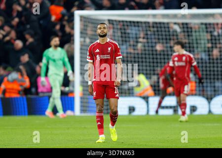 Liverpool, England, 26. November 2025. Cody Gakpo aus Liverpool sieht niedergeschlagen aus, nachdem Couhaib Driouech vom PSV Eindhoven beim UEFA Champions League-Spiel Liverpool gegen PSV Eindhoven in Anfield (Liverpool) 3-1 erzielte. Der Bildnachweis sollte lauten: James Baylis / Sportimage Stockfoto