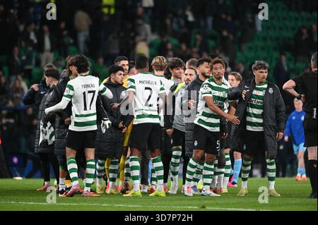 Lissabon, Portugal. 26. November 2025. Sportspieler jubeln die Fans nach dem Sporting CP gegen Club Brugge für die UEFA Champions League im Estadio Jose Alvalade in Lissabon an. Quelle: Ricardo Rocha / Alamy Live News Stockfoto