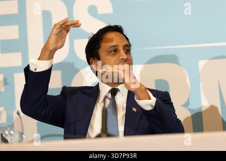 London, Großbritannien. November 2025. Zia Yusuf, Politikleiterin bei Reform UK, nimmt an der Post Budget Konferenz in London Teil. Quelle: SOPA Images Limited/Alamy Live News Stockfoto