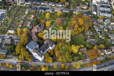 Aus der Vogelperspektive, Altersheim Diakonisches Werk Gladbeck- Bottrop-Dorsten e.V. Seniorenzentrum Vinzenzheim, Park an der Buerschen Straße, Herbsturlaub Stockfoto