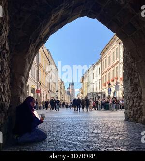 Krakau Polen. Die Altstadt von Krakau ist berühmt für ihre reiche Geschichte und Architektur und gehört zum UNESCO-Weltkulturerbe. Stockfoto
