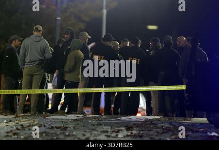 Washington, DC, USA. November 2025. Ansicht der FBI-Aktivitäten, nachdem zwei Mitglieder der Nationalgarde erschossen wurden und sich in kritischem Zustand befanden, angeblich von einem afghanischen Staatsangehörigen am 26. November 2025 in Washington, DC. Credit: Mpi34/Media Punch/Alamy Live News Stockfoto