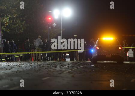 Washington, DC, USA. November 2025. Ansicht der Polizeiaktivität, nachdem zwei Mitglieder der Nationalgarde erschossen und in kritischem Zustand, angeblich von einem afghanischen Staatsangehörigen am 26. November 2025 in Washington, DC, erschossen wurden Stockfoto