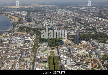 Hofgarten, Dreischeibenhaus, ERGO-Verwaltung, Koe-Bogen, ehemalige e:ON-Verwaltung in Düsseldorf, Rheinland, Nordrhein-Westfalen, Deutschland, DE Stockfoto