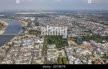 Hofgarten, Dreischeibenhaus, ERGO-Verwaltung, Koe-Bogen, ehemalige e:ON-Verwaltung in Düsseldorf, Rheinland, Nordrhein-Westfalen, Deutschland, DE Stockfoto