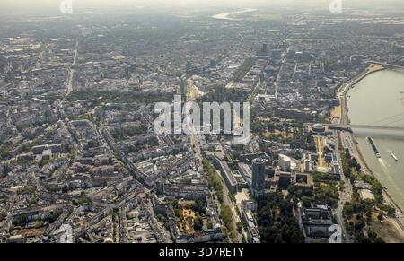 Hofgarten, Dreischeibenhaus, ERGO-Verwaltung, Koe-Bogen, ehemalige e:ON-Verwaltung in Düsseldorf, Rheinland, Nordrhein-Westfalen, Deutschland, DE Stockfoto