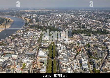 Hofgarten, Dreischeibenhaus, ERGO-Verwaltung, Koe-Bogen, ehemalige e:ON-Verwaltung in Düsseldorf, Rheinland, Nordrhein-Westfalen, Deutschland, DE Stockfoto