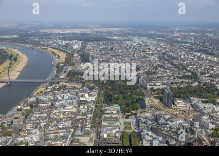 Hofgarten, Dreischeibenhaus, ERGO-Verwaltung, Koe-Bogen, ehemalige e:ON-Verwaltung in Düsseldorf, Rheinland, Nordrhein-Westfalen, Deutschland, DE Stockfoto