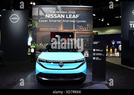 2026 Nissan Leaf auf der Los Angeles Auto Show 2025. Die LA Auto Show ist eine der wichtigsten Autoshows in Nordamerika Stockfoto