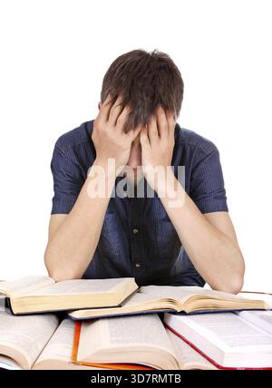 Traurige und müde Studentin am Schulschalter auf weißem Hintergrund Stockfoto