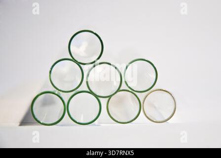 Leere epruvetes, gemeinsame Forschung Ausstattung auf weißem Schreibtisch Stockfoto