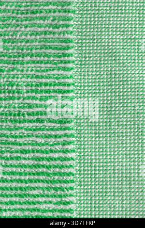 Grüne und weiße Baumwolle Frotteehandtuch Textur Nahaufnahme als Hintergrund Stockfoto