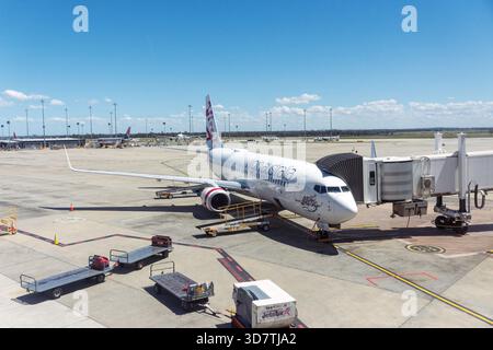 Virgin Australia Boeing 737-800 Flugzeug am Gate, Melbourne Airport, Tullamarine, Melbourne, Victoria, Australien Stockfoto