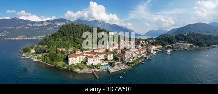 Die grüne Halbinsel Bellagio, ein Juwel aus Terrakotta-Dächern und üppigem Grün, umgeben von der Vogelperspektive auf türkisfarbenem Wasser Stockfoto