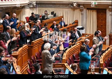 Lissabon, Portugal. 27. November 2025. Hugo Soares, Vorsitzender der PSD-Fraktion, bei der Schlussabstimmung über den Staatshaushalt 2026 in der Assembleia da Republica in Lissabon. Quelle: Ricardo Rocha / Alamy Live News Stockfoto