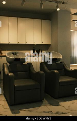 Ein Haarwäschesessel in einem Schönheitssalon Stockfoto