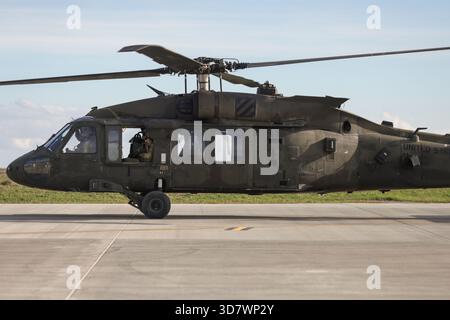 Mihail Kogalniceanu, Rumänien - 25. November 2025: US-Armee Sikorsky UH-60 Black Hawk Militärhubschrauber. Stockfoto