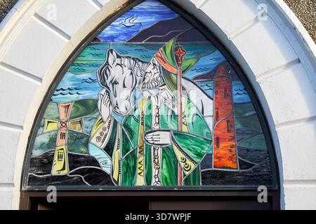 Buntglasfenster St. Columbas katholische Kapelle cashel glencolumbkille County donegal republik irland Stockfoto
