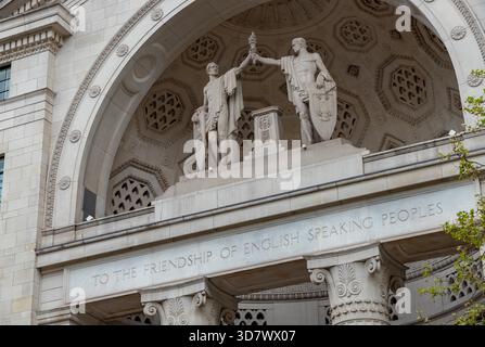 Ein Bild der Fassade des Bush House, ein Teil des King's College, London. Stockfoto