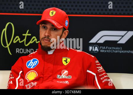 Doha, Katar. November 2025. Lewis Hamilton (GBR) Ferrari bei der FIA Pressekonferenz. 27.11.2025. Formel-1-Weltmeisterschaft, Rd 23, Großer Preis Von Katar, Doha, Katar, Vorbereitungstag. Quelle: James Moy/Alamy Live News Stockfoto