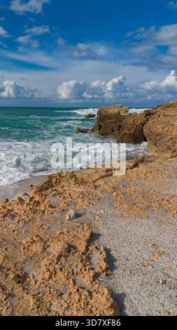 Arutas Strand mit kristallklarem Wasser und weißem Quarzsand Stockfoto
