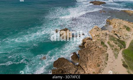 Arutas Strand mit kristallklarem Wasser und weißem Quarzsand Stockfoto