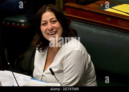 Brüssel, Belgien November 2025. Groens Meyrem Almaci, Bild auf einer Plenartagung der Kammer im bundesparlament, Donnerstag, den 27. November 2025 in Brüssel. Bei der heutigen Sitzung geht es um die Erklärung der Regierung. BELGA FOTO DIRK WAEM Credit: Belga News Agency/Alamy Live News Stockfoto