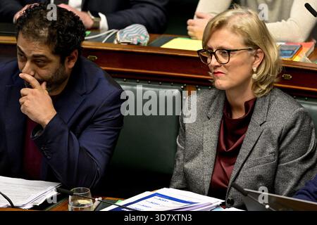 Brüssel, Belgien November 2025. Sofie Merckx der PTB im Rahmen einer Plenartagung des Plenums im bundesparlament am Donnerstag, den 27. November 2025 in Brüssel. Bei der heutigen Sitzung geht es um die Erklärung der Regierung. BELGA FOTO DIRK WAEM Credit: Belga News Agency/Alamy Live News Stockfoto