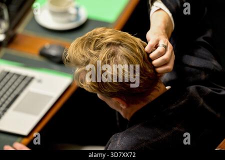 Brüssel, Belgien November 2025. Plenartagung der Kammer im bundesparlament am Donnerstag, den 27. November 2025, in Brüssel. Bei der heutigen Sitzung geht es um die Erklärung der Regierung. BELGA FOTO DIRK WAEM Credit: Belga News Agency/Alamy Live News Stockfoto