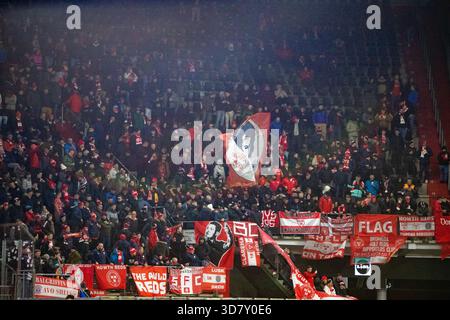 Alkmaar, Niederlande. November 2025. ALKMAAR, 27.11.2025, AFAS-Stadion, Saison 2025/2026, UEFA Europa Conference League, dritte Qualifikationsrunde, Spiel zwischen AZ und Shelbourne, Shelbourne Suporters Credit: Pro Shots/Alamy Live News Stockfoto