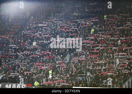 Alkmaar, Niederlande. November 2025. ALKMAAR, 27.11.2025, AFAS-Stadion, Saison 2025/2026, UEFA Europa Conference League, dritte Qualifikationsrunde, Spiel zwischen AZ und Shelbourne, Shelbourne Suporters Credit: Pro Shots/Alamy Live News Stockfoto