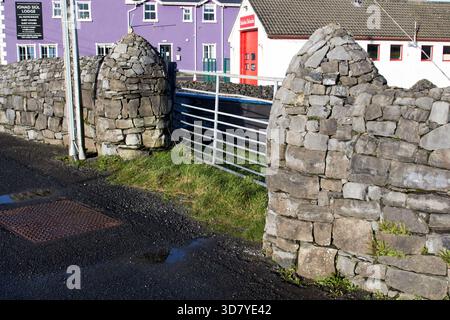donegal Bienenstock Farm Feld Stein Wall Tor Eingang cashel glencolumbkille County donegal republik irland Stockfoto