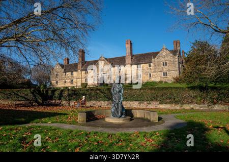 East Grinstead, 26. November 2025: Sackville College Stockfoto