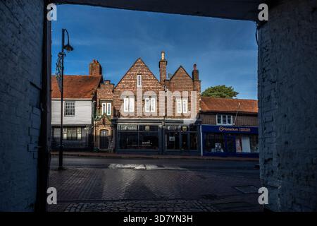 East Grinstead, 26. November 2025: The High Street Stockfoto