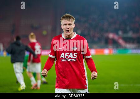 Alkmaar, Niederlande. November 2025. ALKMAAR, NIEDERLANDE - 27. NOVEMBER: Isak Jensen von AZ Alkmaar feiert im AFAS Stadion am 27. November 2025 in Alkmaar, Niederlande, das Spiel der UEFA Conference League 2025/26 League Phase MD4 zwischen AZ Alkmaar und Shelbourne FC. (Foto von Ed van de Pol/Orange Pictures) Credit: Orange Pics BV/Alamy Live News Stockfoto