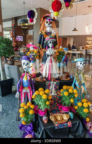 Mexiko-Stadt Mexiko, Benito Juarez, Holiday Inn Plaza Universidad Hotel, Dia de Muertos, Tag des Todes, Altar der Calavera Catrina, dekoriertes Skeleto Stockfoto