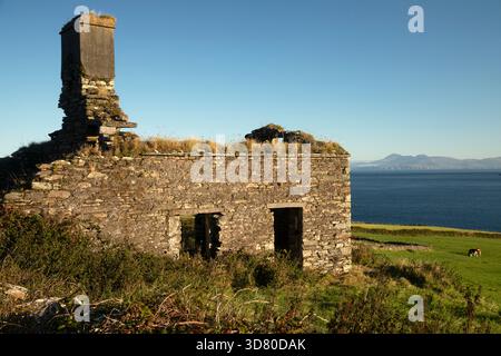 Ruine aus Stein auf der Insel Valentia am Wild Atlantic Way im County Kerry in der Region Munster in Irland Stockfoto