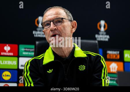 ROTTERDAM, NIEDERLANDE - 27. NOVEMBER: Celtic Head Coach Martin O'Neill nimmt an einer Pressekonferenz nach dem Spiel der UEFA Europa League 2025/26 League Phase MD5 zwischen Feyenoord und Celtic FC am 27. November 2025 in de Kuip in Rotterdam Teil. (Foto: Rene Nijhuis) Stockfoto